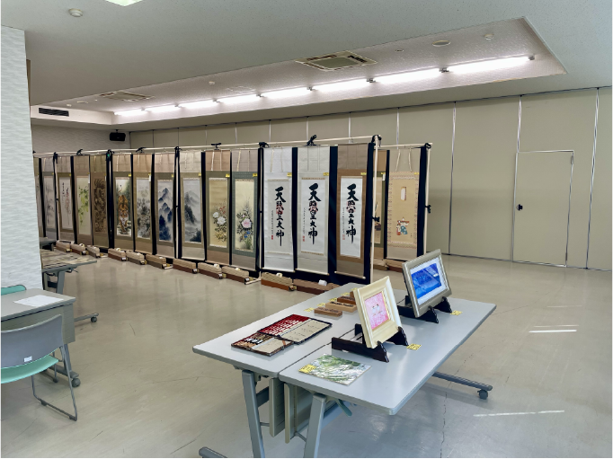 2025年2月に開催した掛軸・絵画展の模様